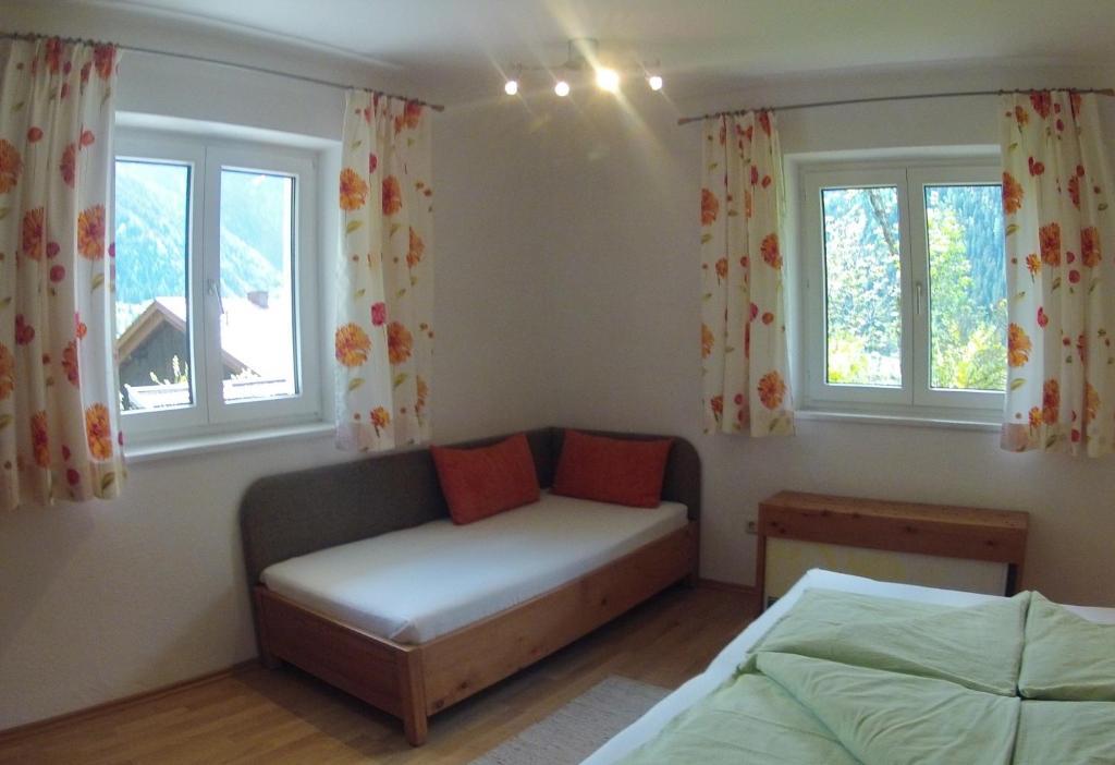 Haus Am Stein Appartement Oetz Kamer foto